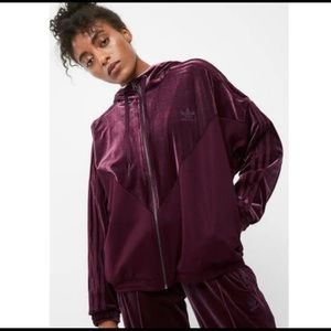 Adidas original velvet track jacket hoodie. 2000s 2022 fashions trends spring